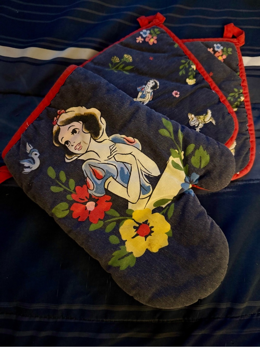 Disney Snow White Navy Oven Mitt and Pot Holder Set with Red Trim